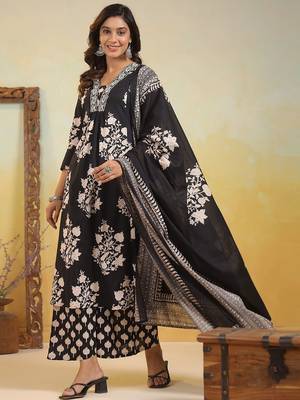 Women Floral Printed Regular  Cotton Kurta with Trousers & With Dupatta 4