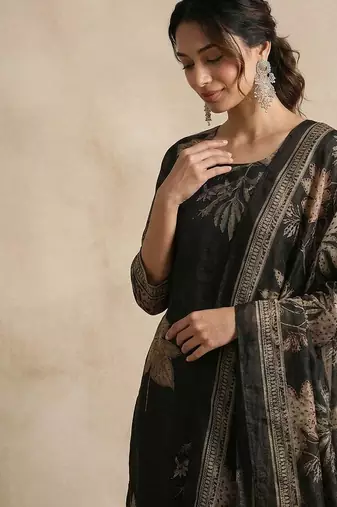 Women Floral Printed Regular Chanderi Silk Kurta with Trousers & With Dupatta