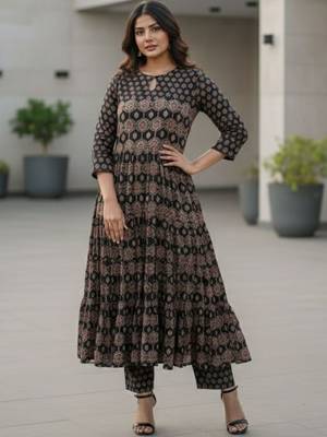 Women Ethnic Motifs Printed Regular Kurta with Trousers & With Dupatta 1