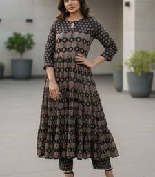 Women Ethnic Motifs Printed Regular Kurta with Trousers & With Dupatta