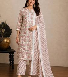 Women Floral Printed Regular  Cotton Kurta with Trousers & With Dupatta