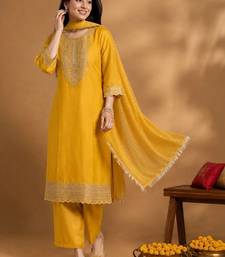 Floral Yoke Design Round Neck Straight Kurta With Trousers & Dupatta