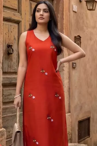Women Embroidered Regular Thread Work Kurta with Trousers