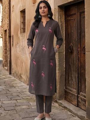 Women Embroidered Regular Thread Work Kurta with Trousers 6