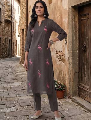 Women Embroidered Regular Thread Work Kurta with Trousers 7