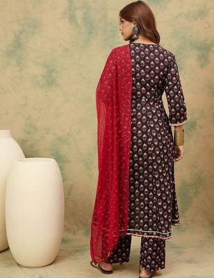 Floral Printed V-Neck Angrakha Kurta With Trousers & Dupatta 5