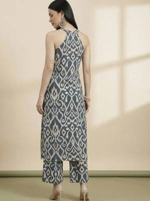Women Printed Regular Pure Cotton Kurta with Trousers 4