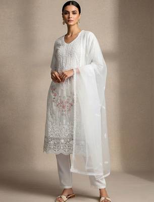 Women Floral Embroidered Regular Thread Work Kurta with Trousers & With Dupatta 1