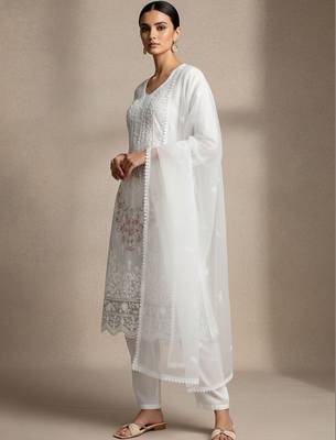 Women Floral Embroidered Regular Thread Work Kurta with Trousers & With Dupatta 4