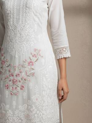 Women Floral Embroidered Regular Thread Work Kurta with Trousers & With Dupatta 6