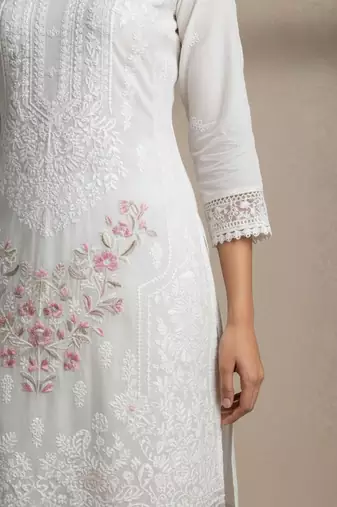 Women Floral Embroidered Regular Thread Work Kurta with Trousers & With Dupatta