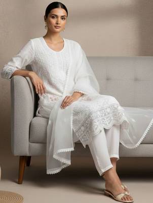 Women Floral Embroidered Regular Thread Work Kurta with Trousers & With Dupatta 7