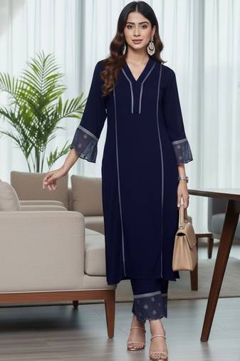 Women Ethnic Motifs Regular Thread Work Silk Crepe Kurta with Trousers
