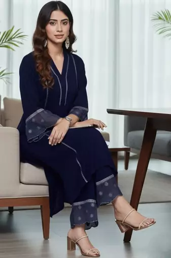 Women Ethnic Motifs Regular Thread Work Silk Crepe Kurta with Trousers