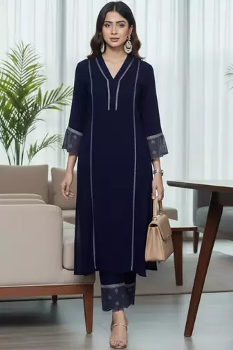 Women Ethnic Motifs Regular Thread Work Silk Crepe Kurta with Trousers