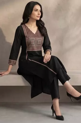 Women Ethnic Motifs Embroidered Regular Thread Work Kurta with Trousers & With Dupatta