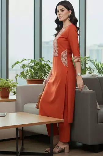 Women Yoke Design Regular Thread Work Kurta with Palazzos