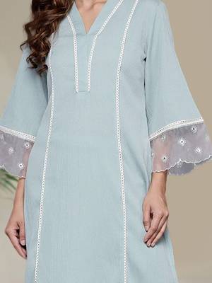 Women Solid Kurta with Trousers 2