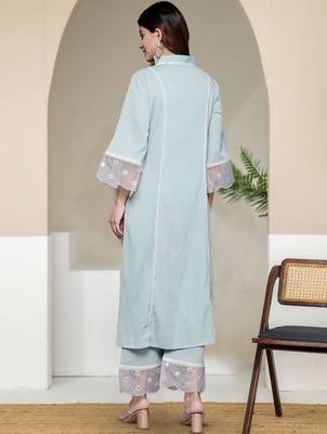 Women Solid Kurta with Trousers 3