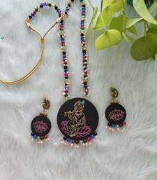kanha hand-painted necklace set