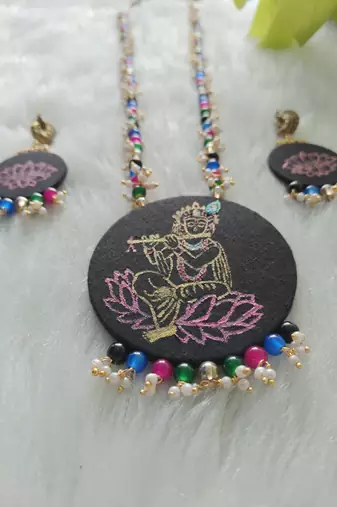 kanha hand-painted necklace set