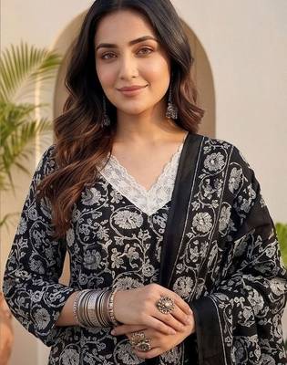 Women Floral Printed Regular Kurta with Trousers & With Dupatta 2