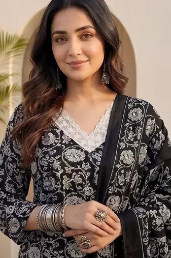 Women Floral Printed Regular Kurta with Trousers & With Dupatta