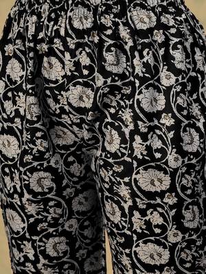 Women Floral Printed Regular Kurta with Trousers & With Dupatta 5