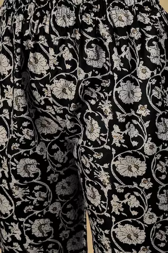 Women Floral Printed Regular Kurta with Trousers & With Dupatta