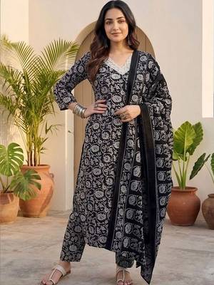 Women Floral Printed Regular Kurta with Trousers & With Dupatta 1