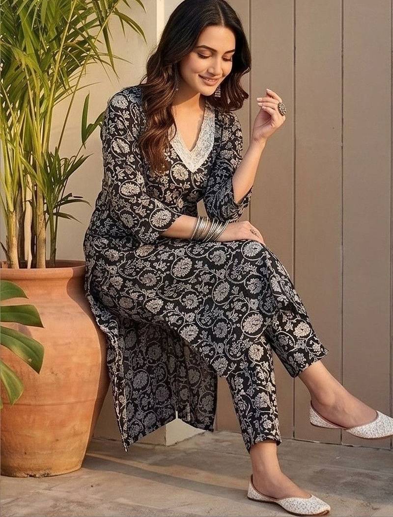 Women Floral Printed Regular Kurta with Trousers & With Dupatta