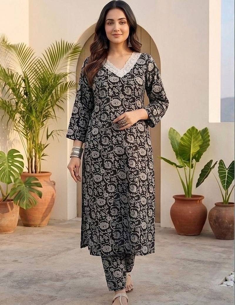 Women Floral Printed Regular Kurta with Trousers & With Dupatta