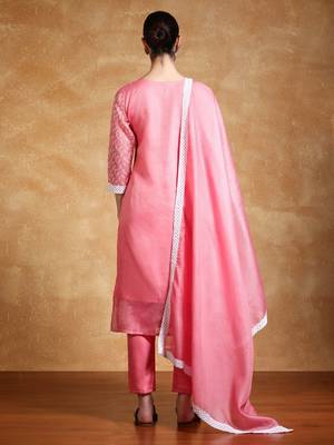 Women Floral Embroidered Regular Thread Work Kurta with Trousers & With Dupatta 6