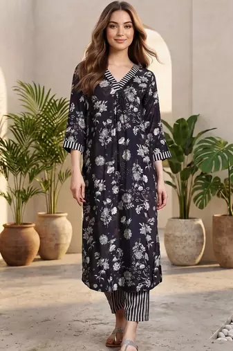 Women Floral Printed Regular Kurta with Trousers