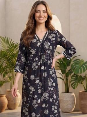 Women Floral Printed Regular Kurta with Trousers 4