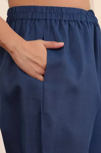 Women Ethnic Motifs Embroidered Regular Thread Work Kurta with Trousers