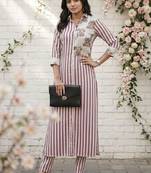 Women Printed Regular Kurta with Pyjamas