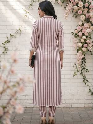 Women Printed Regular Kurta with Pyjamas 4
