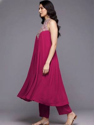 Women Ethnic Motifs Embroidered Empire Thread Work Silk Georgette Kurta with Trousers 5
