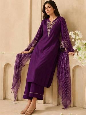 Women Regular Kurta with Trousers & With Dupatta 1