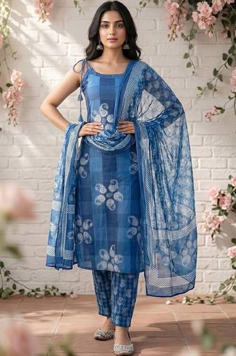 Women Ethnic Motifs Printed Regular Kurta with Trousers & With Dupatta