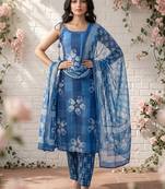 Women Ethnic Motifs Printed Regular Kurta with Trousers & With Dupatta