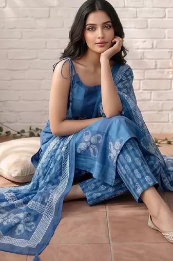 Women Ethnic Motifs Printed Regular Kurta with Trousers & With Dupatta