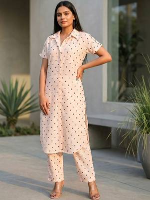 Women Printed Regular Kurta with Trousers 1