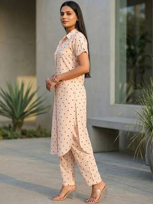Women Printed Regular Kurta with Trousers 2