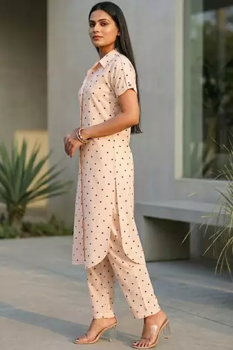Women Printed Regular Kurta with Trousers