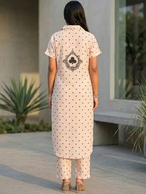 Women Printed Regular Kurta with Trousers 3