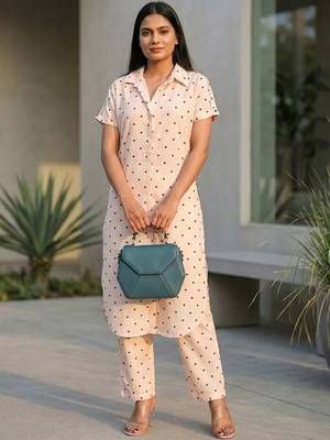 Women Printed Regular Kurta with Trousers 5