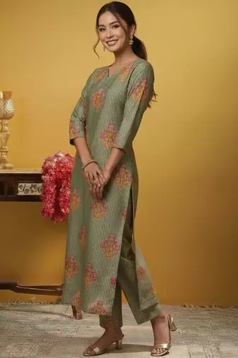 Women Ethnic Motifs Printed Regular Kurta with Trousers