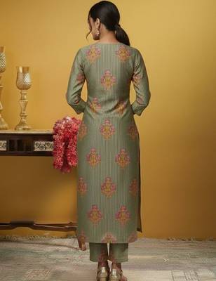 Women Ethnic Motifs Printed Regular Kurta with Trousers 5